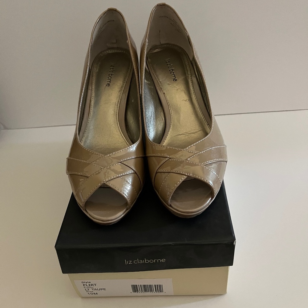 Liz Claiborne Patent Leather Pumps 10M